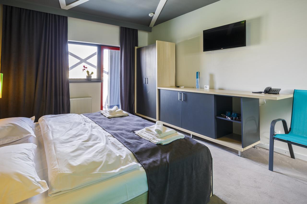 Net Hotel Pitesti Ngoại thất bức ảnh