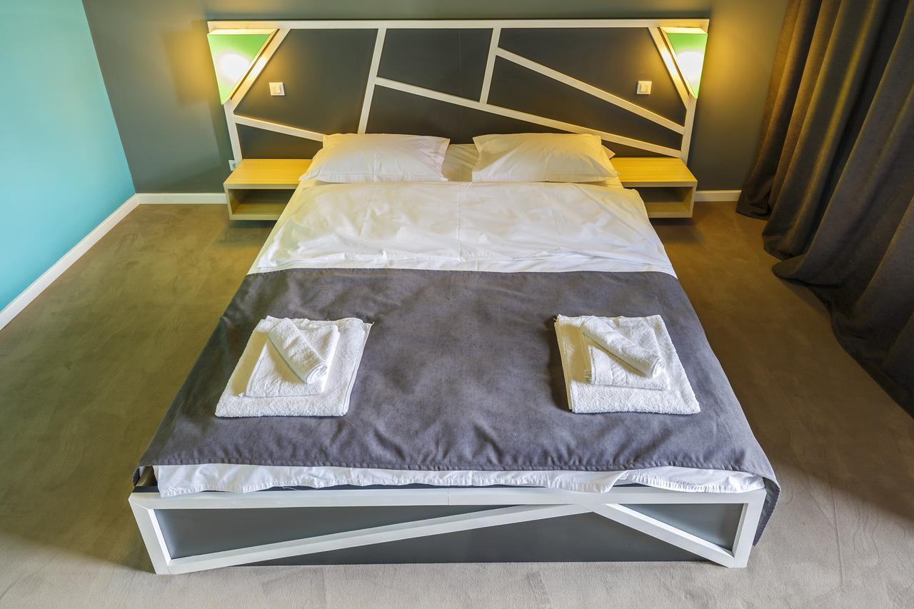Net Hotel Pitesti Ngoại thất bức ảnh