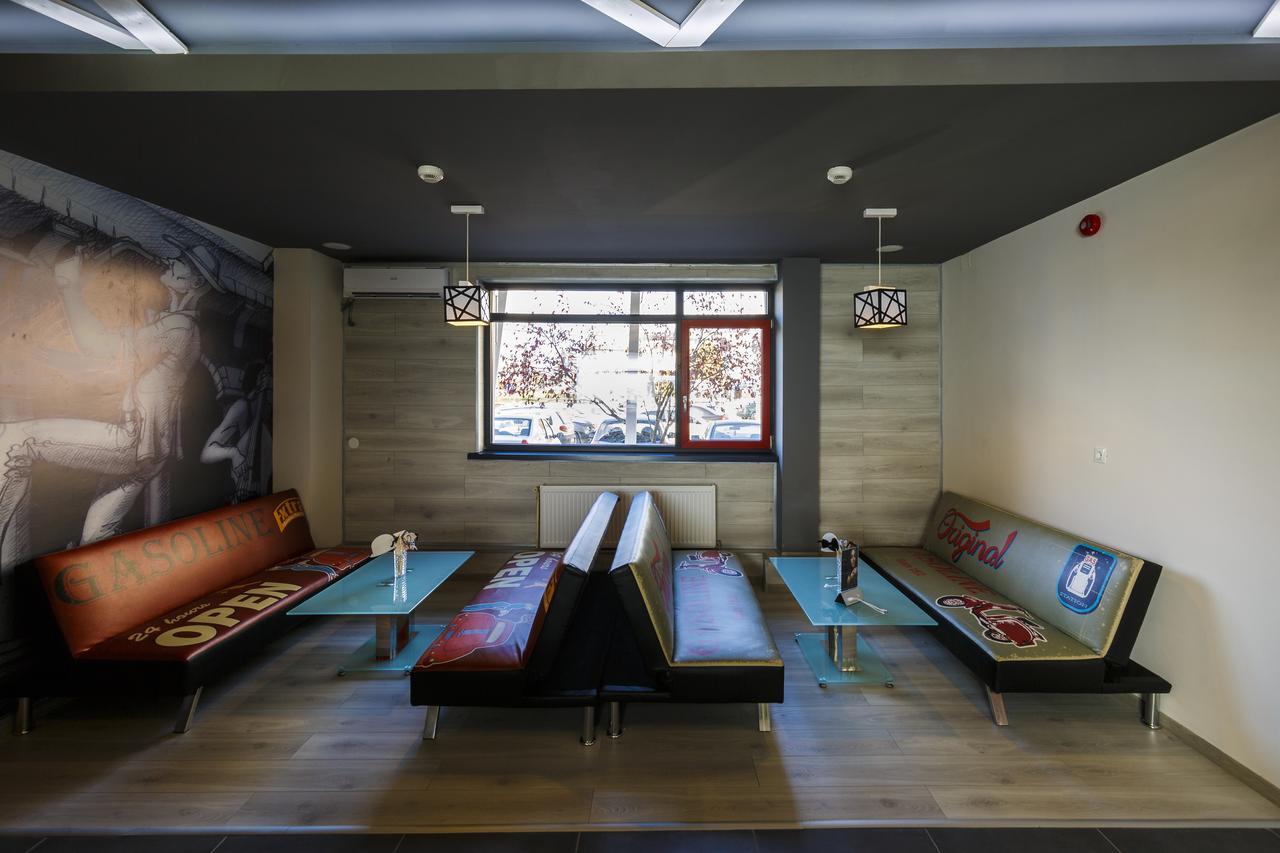 Net Hotel Pitesti Ngoại thất bức ảnh