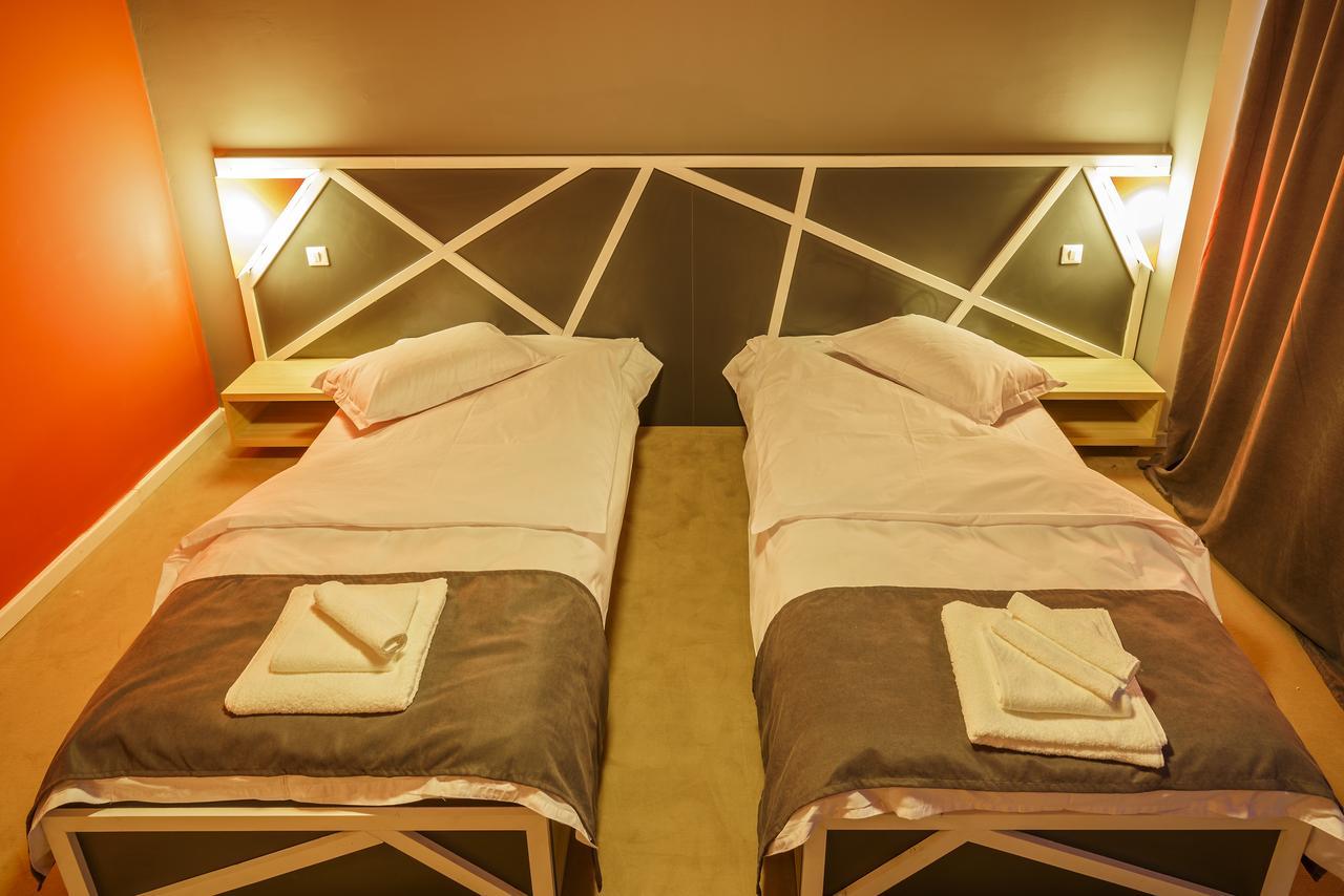 Net Hotel Pitesti Ngoại thất bức ảnh