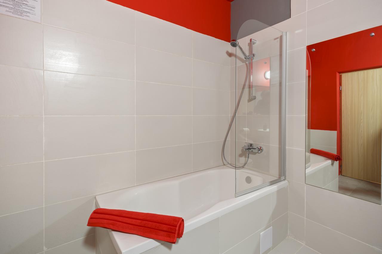 Net Hotel Pitesti Ngoại thất bức ảnh