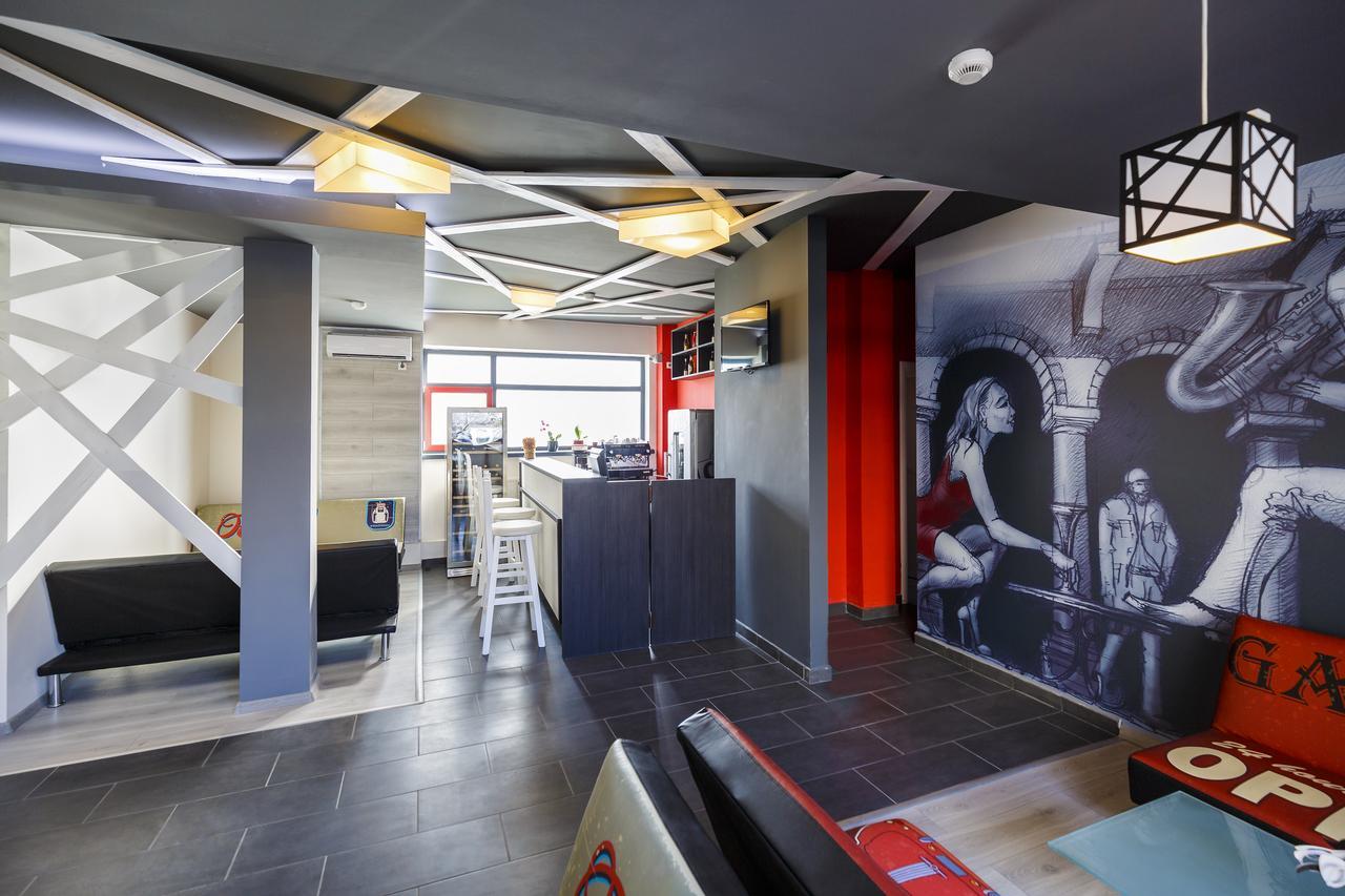 Net Hotel Pitesti Ngoại thất bức ảnh