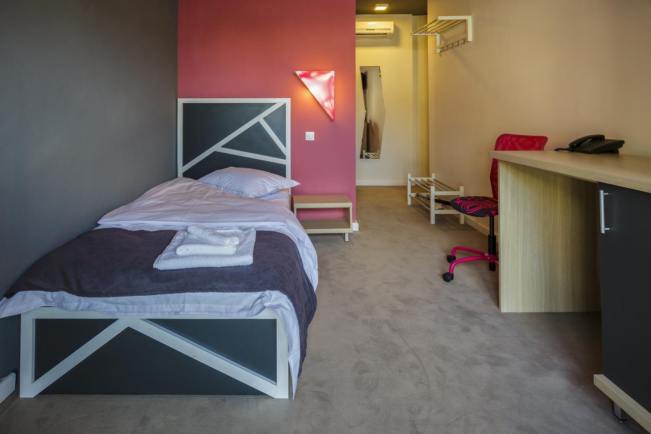 Net Hotel Pitesti Ngoại thất bức ảnh