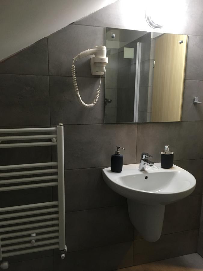 Net Hotel Pitesti Ngoại thất bức ảnh