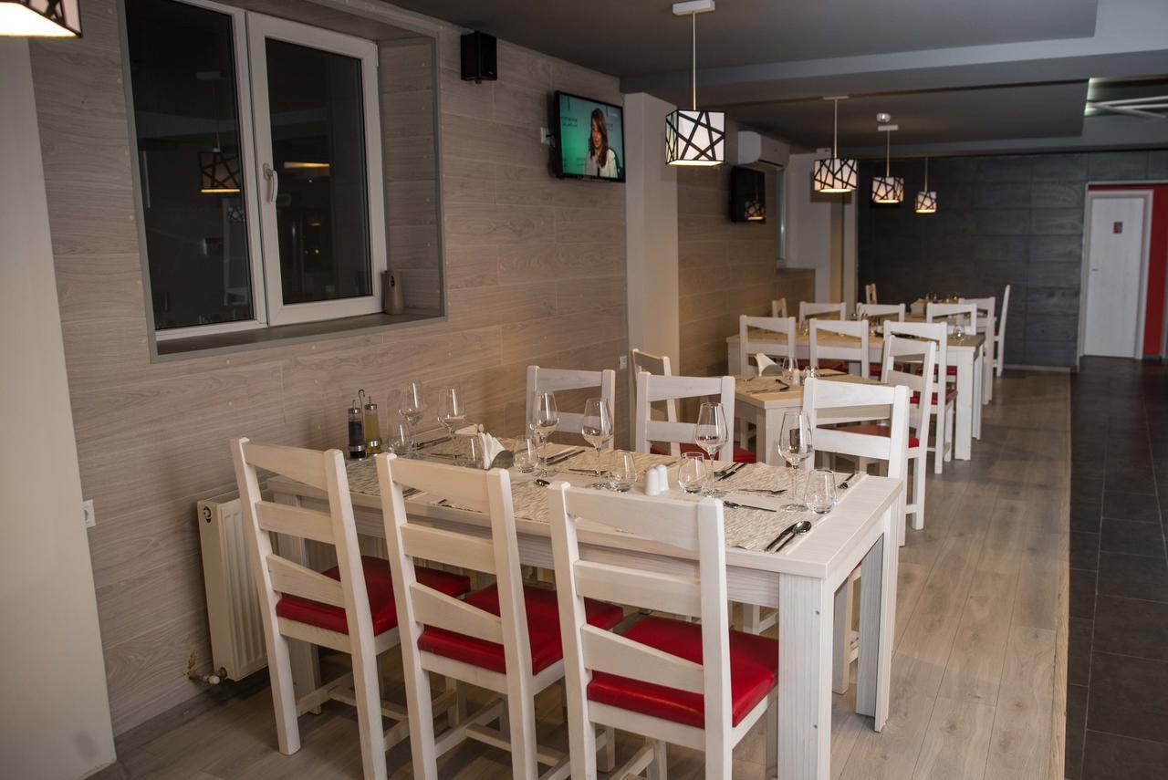 Net Hotel Pitesti Ngoại thất bức ảnh