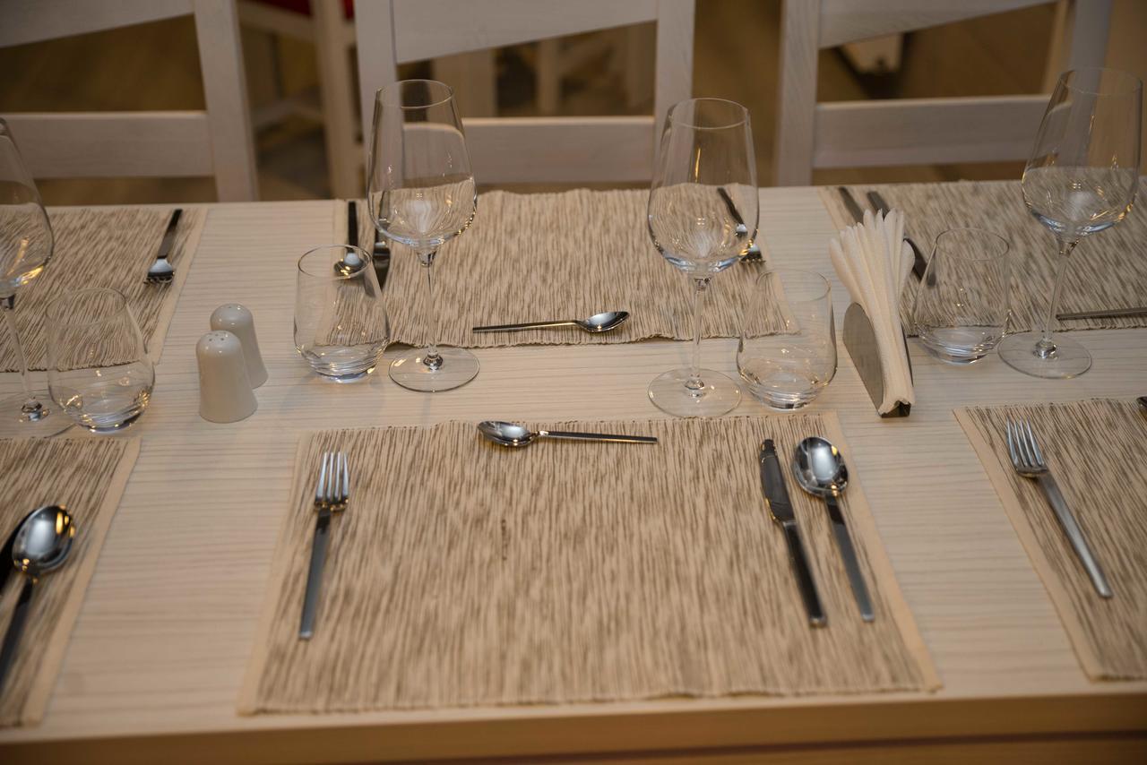 Net Hotel Pitesti Ngoại thất bức ảnh